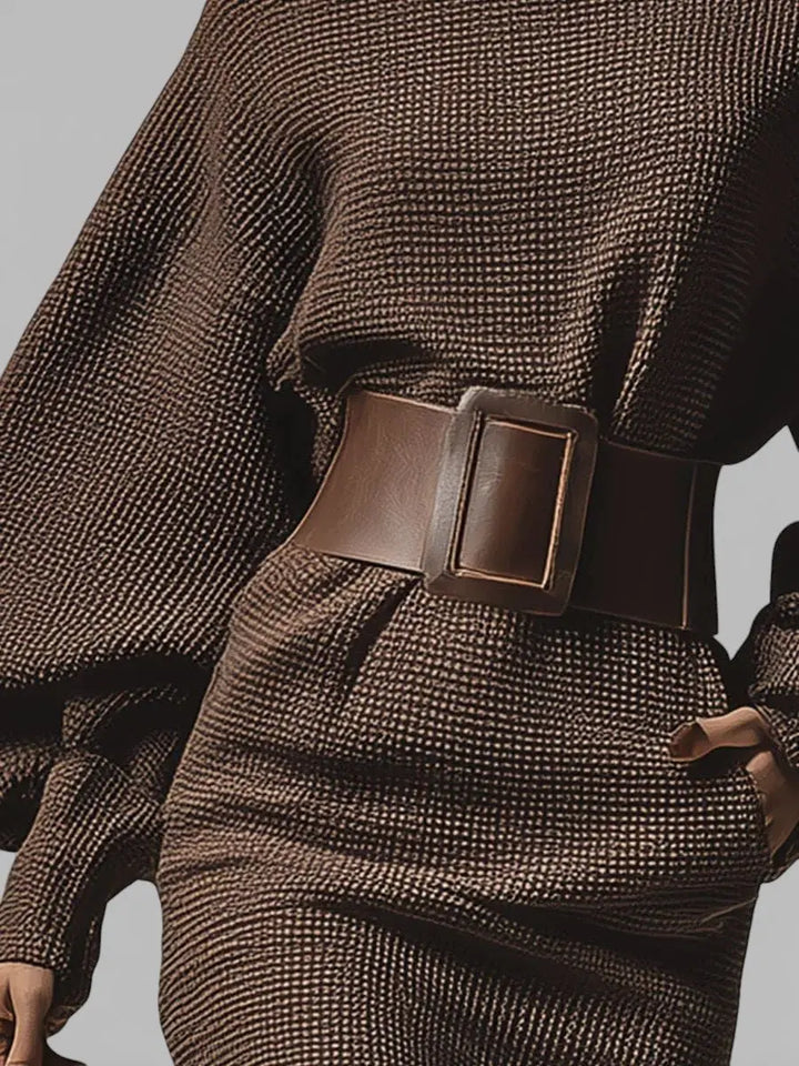 CLÉA | Short Knit Dress with Structured Belt Clara Monroe